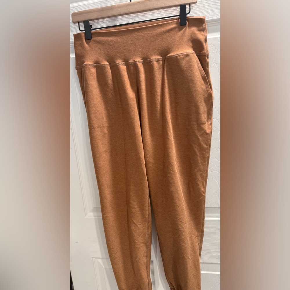 Beyond Yoga Joggers Size Large L Cozy Lounge Sweatpants Brown High Rise - Picture 2 of 7
